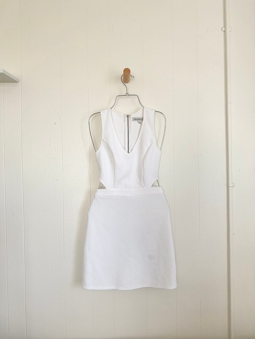 Abercrombie White Textured Cutout Mini Dress XS Zip Back Clean Girl Minimalist